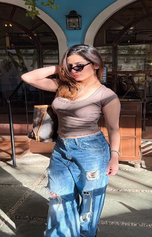 VIP call girl in Ahmedabad